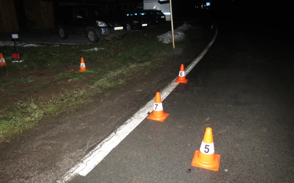 Opilý řidič na Trutnovsku srazil chodkyni, zemřela v nemocnici
