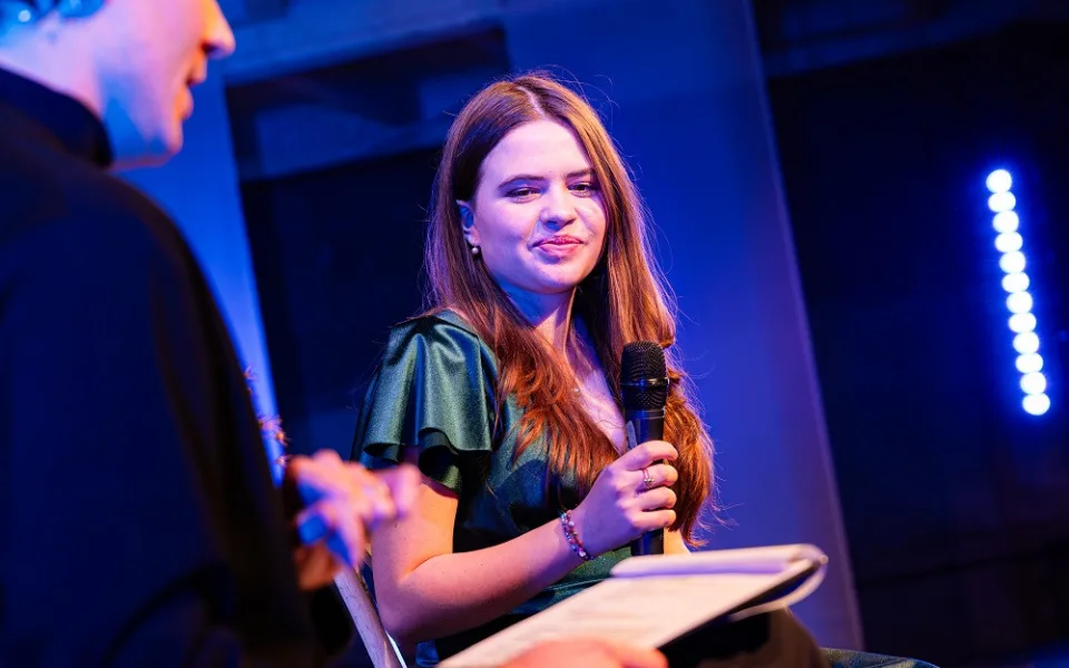 Soňa Kleinerová při přebírání ceny Jana Opletala