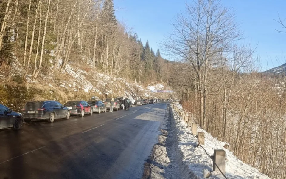 Před Špindlerovým Mlýnem jsou kolony, parkoviště jsou plná