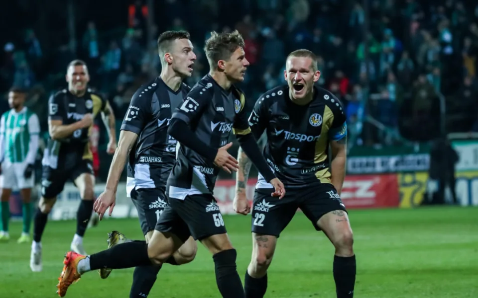 Vánoční prázdniny končí, Votroci se vrací na trávník