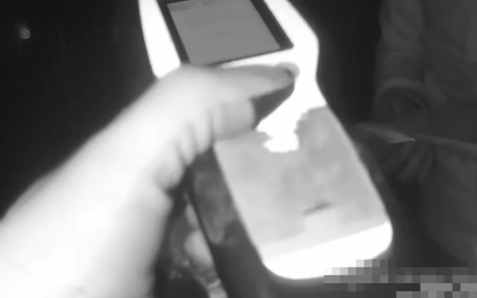 VIDEO: Mladík řídil pod vlivem. Pak se pokusil uplatit policejní hlídku