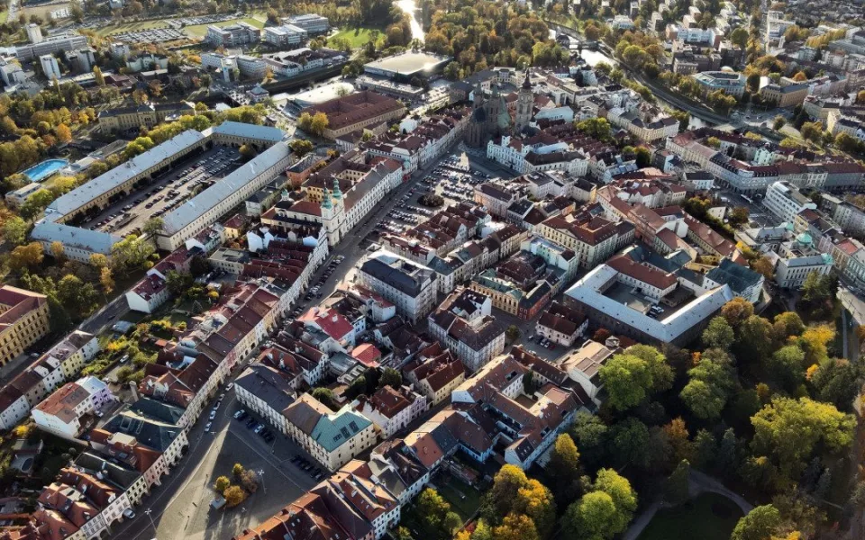 Investoři ve městě se musí podílet na rozvoji infrastruktury, tvrdí radnice v Hradci Králové