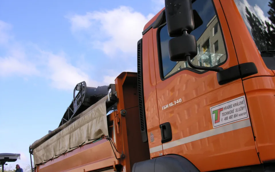 Hradec nechá opravit desítky kilometrů chodníků a silnic. Zaplatí za to 130 milionů korun
