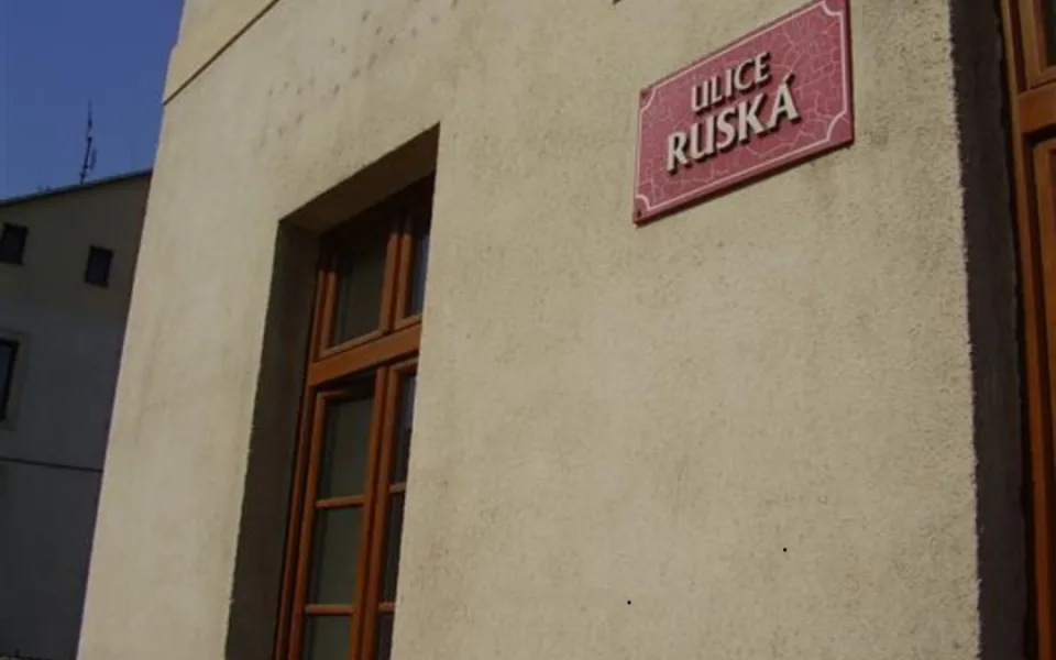 Rekonstrukce Ruské a Poděbradovy ulice v Jičíně: dopravní mezení na úkor výhod