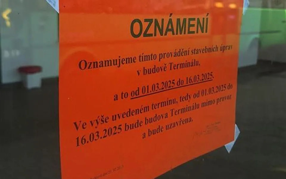 Nový Bydžov dočasně přijde o přestupní terminál. Musí se opravit