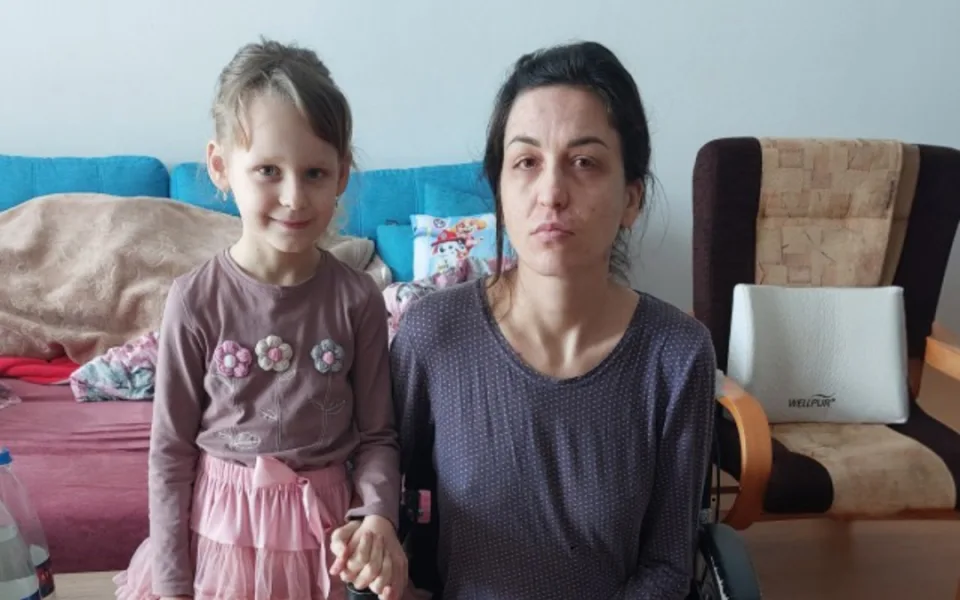 Patka pětileté dcery trpí nemocí, kterou v Česku neumíme léčit. Nyní shání peníze na cestu do Švýcarska