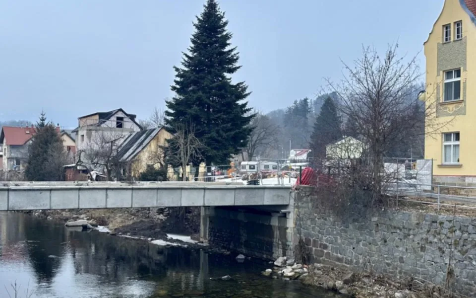 Vrchlabí pokračuje v rekonstrukci mostu u Kartonky. Hotovo by mělo být na jaře