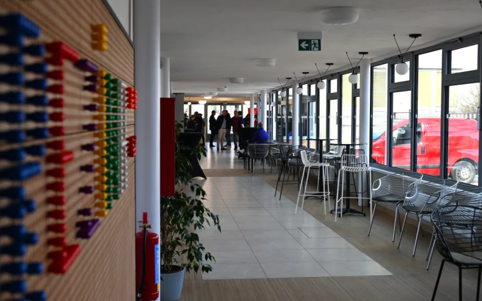 Rekonstrukce Základní umělecké školy Střezina pokračuje. Hotová je další část