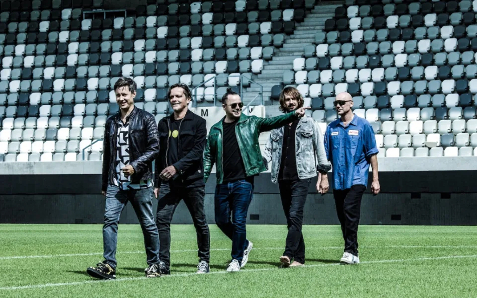 Chinaski vydali narozeninové album. Fanouškům ho představí pod hradeckými lízátky
