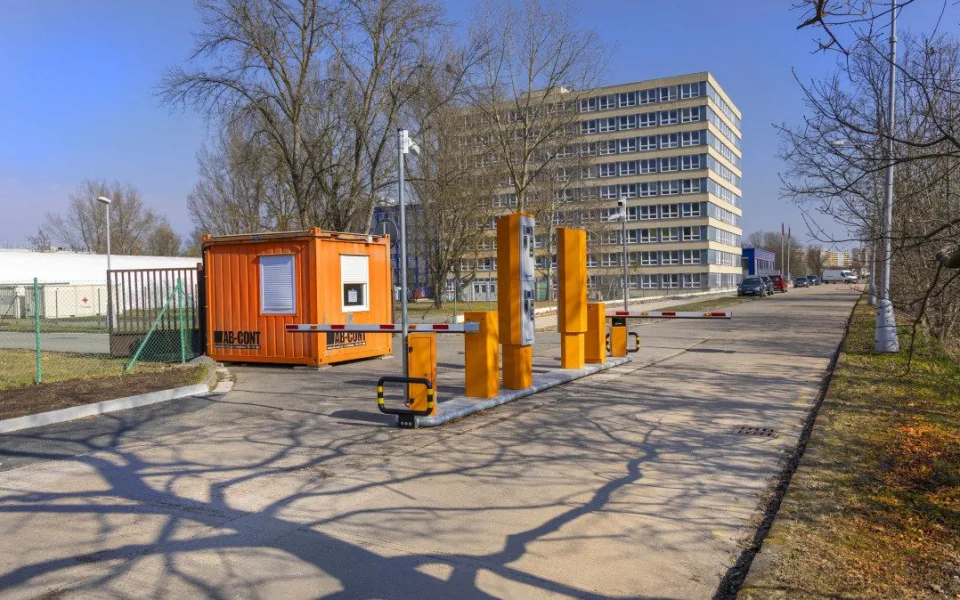 Nová pokladna u výjezdu z Fakultní nemocnice Hradec Králové zjednoduší příjezd a odjezd