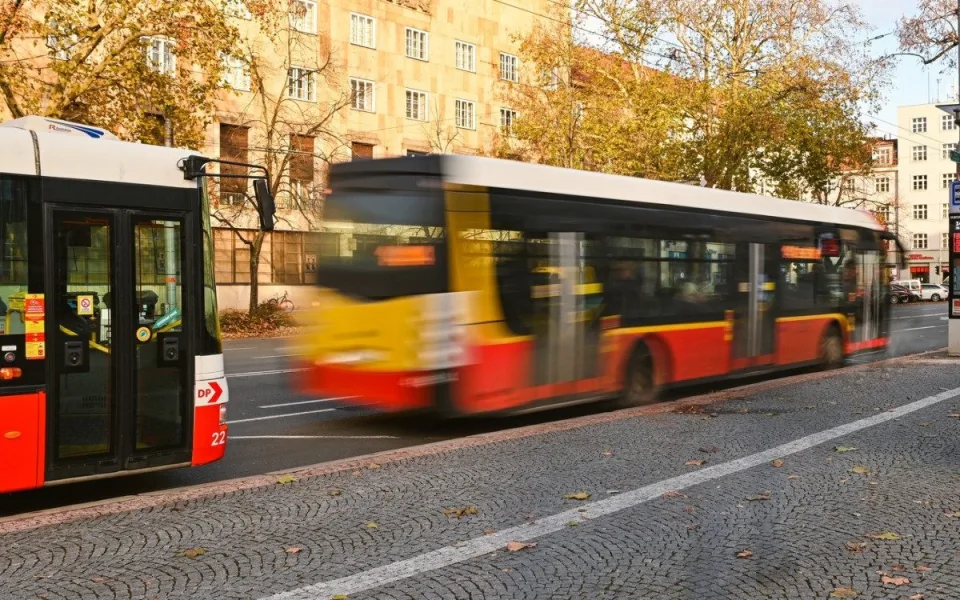 Cestující v hradecké MHD mohou pro nákup jízdenky využít IREDO kartu