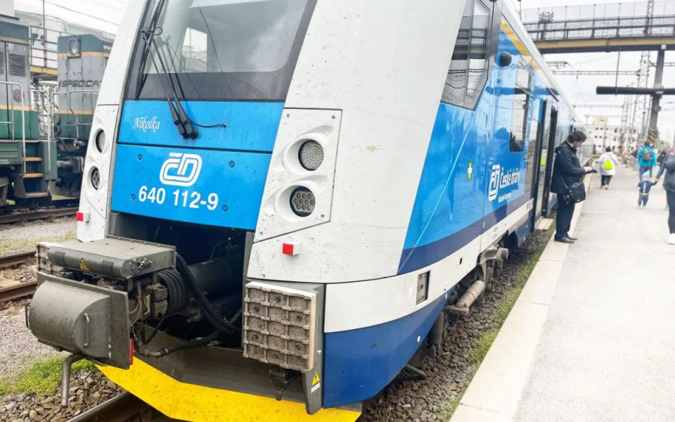 Vlakem mezi Starou Pakou a Martinicemi v Krkonoších se teď pár dní nesvezete