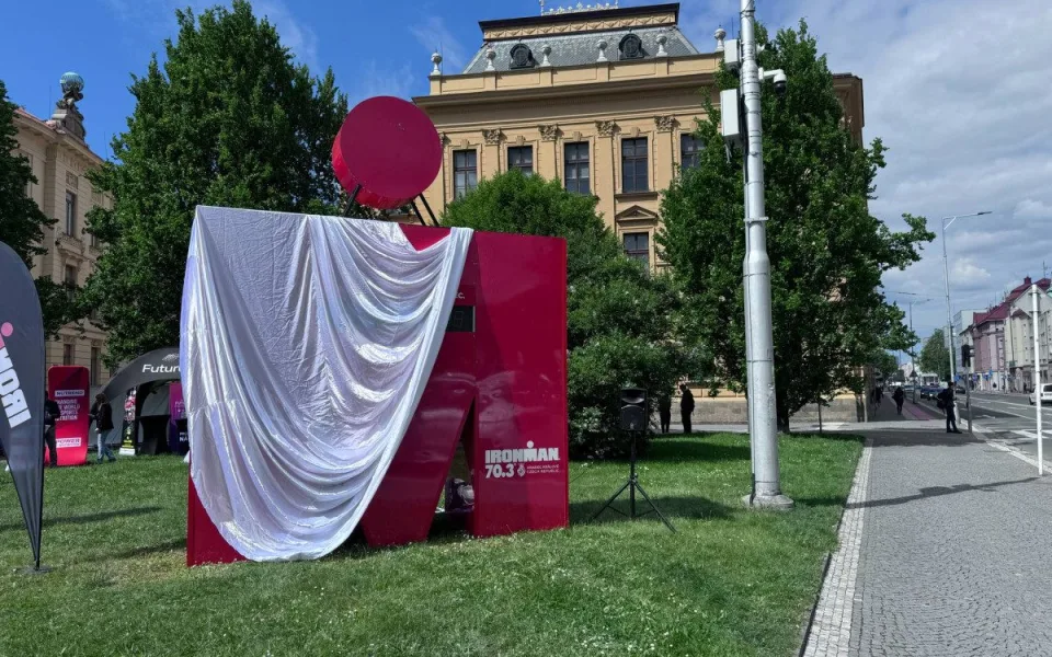 Do Hradce se vrátilo ikonické emko. Odpočítává dny do startu závodu IRONMAN 70.3