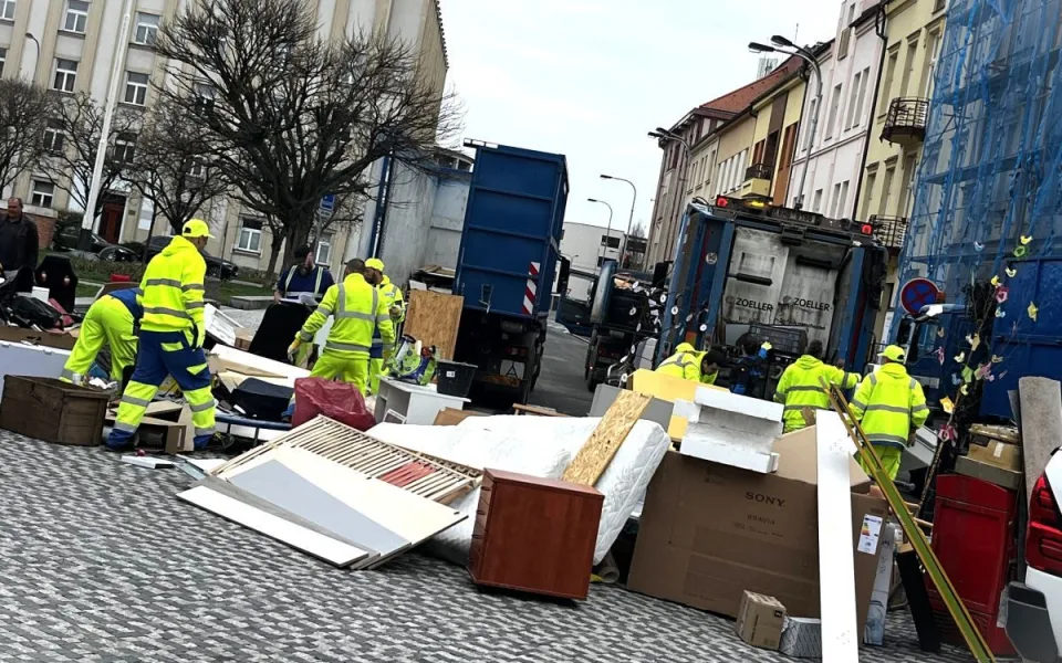 Ve Dvoře Králové se můžete jednoduše zbavit starého nábytku, elektra a dalšího odpadu