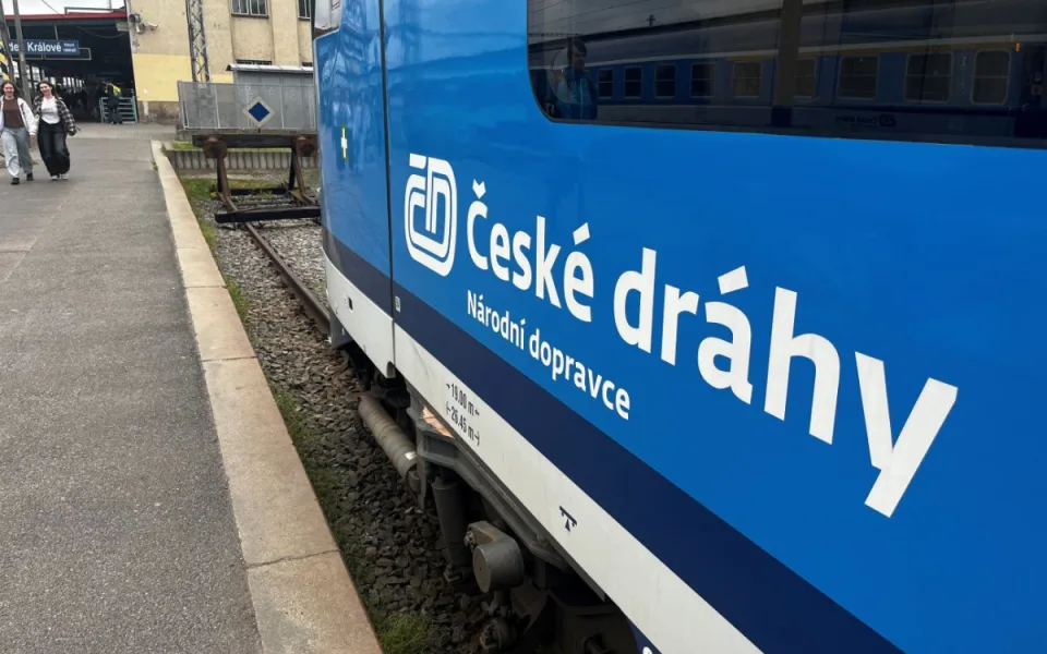 Uzavírka přejezdů na Trutnovsku na čtyři dny omezí autobusovou dopravu v regionu