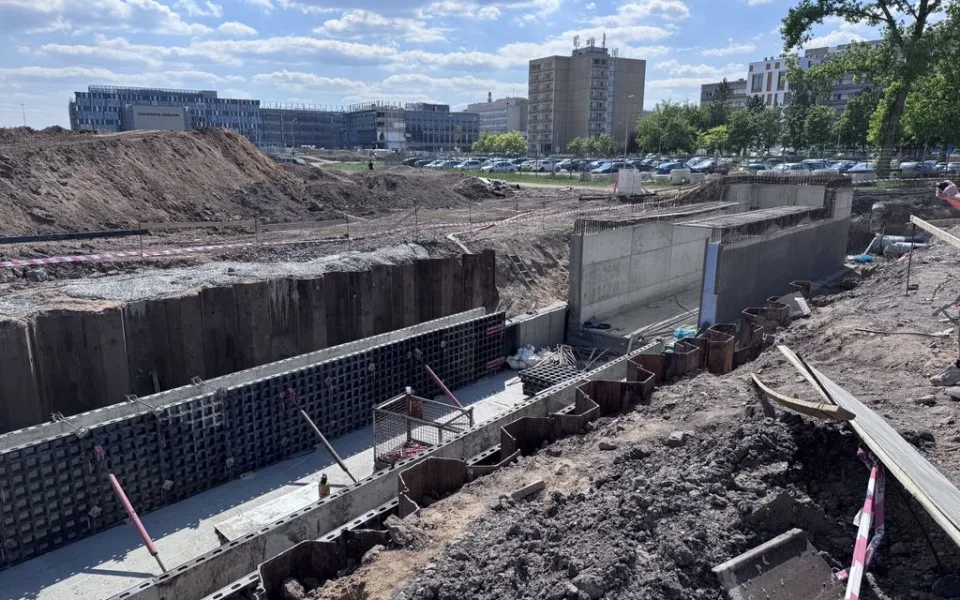 Hradec Králové a kraj by na parkovací dům u nemocnice mohly dát 250 milionů