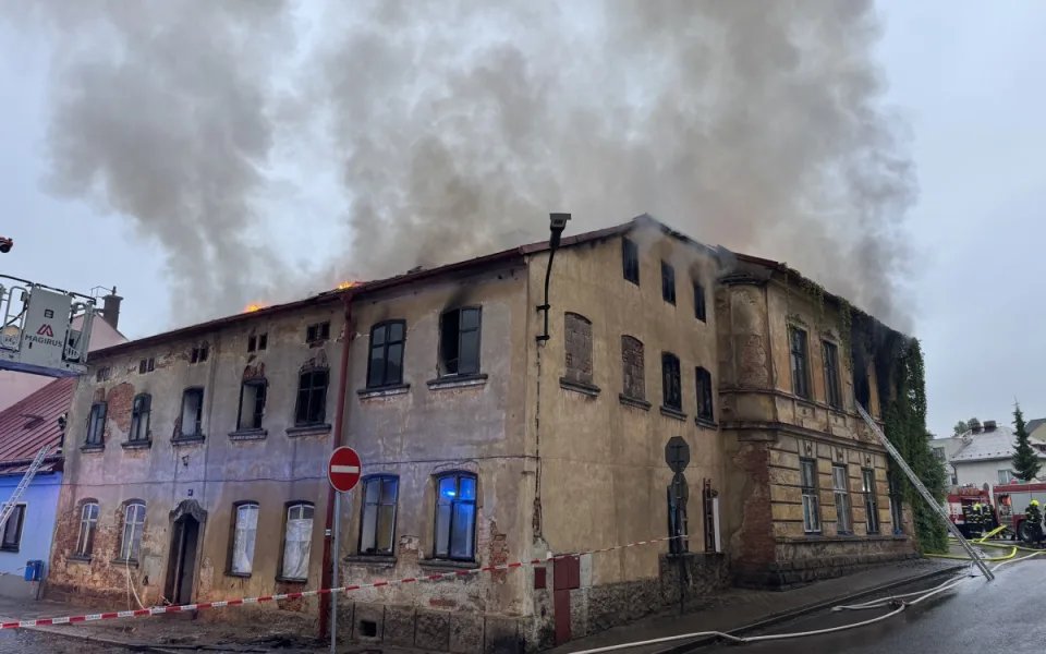 Jeden výjezd, dva požáry, hasiči v Polici nad Metují měli napilno