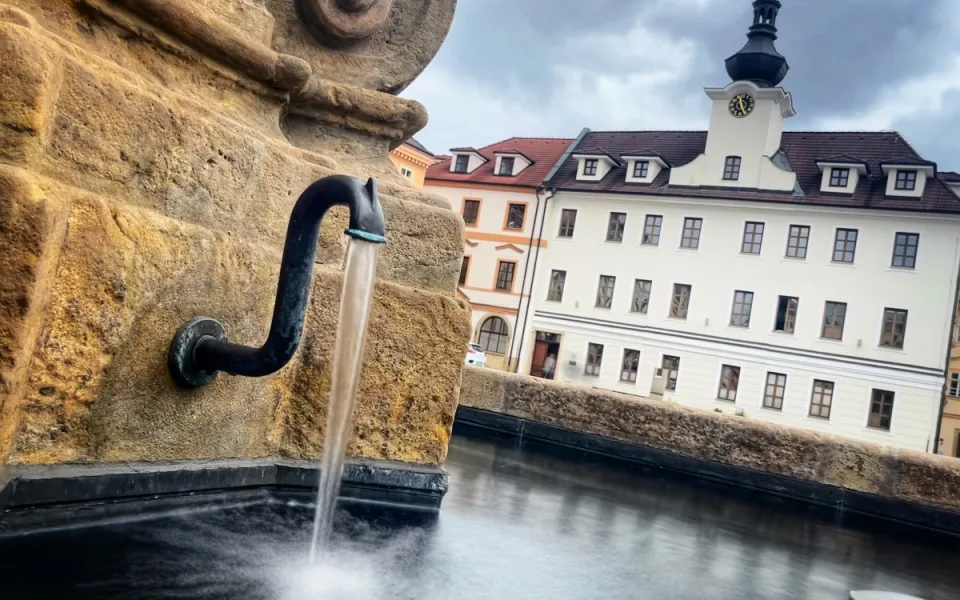 Hradecké fontány letos spustily vodu dříve než obvykle