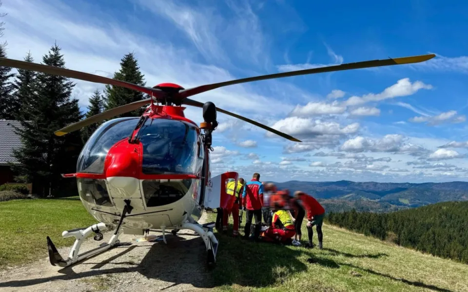 Rychlá resuscitace zachránila život turistovi na Pomezních boudách