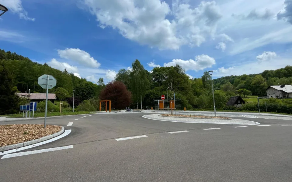 Ve Lhotě u Trutnova dokončili opravu autobusové točny