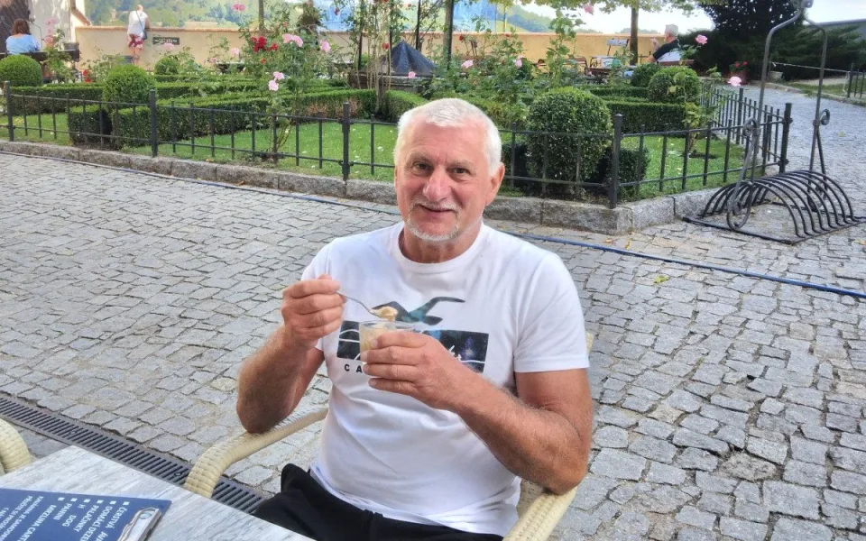 Zdeněk bojuje s nádorem mozku.