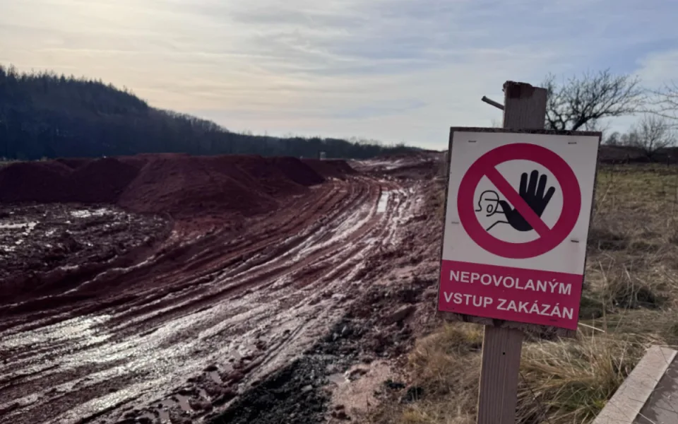 Radiace na stavbě D11 zdraví místních neohrožuje. Práce budou pokračovat