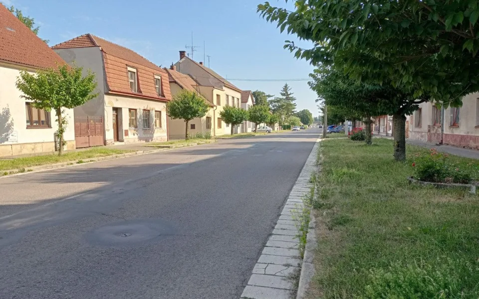 Finální práce na Revoluční třídě v Novém Bydžově. Změny v dopravě až do konce června