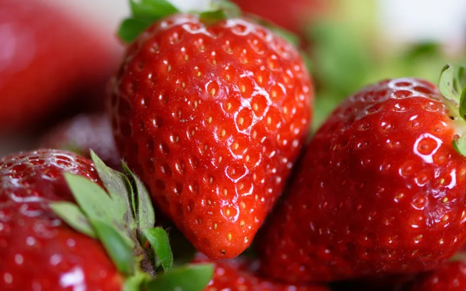 strawberries-4330211_1280