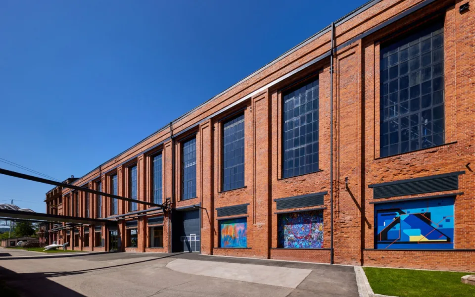 Staré zdi ožily uměním. Hlavní cenu za architekturu získalo EPO1 z Trutnova
