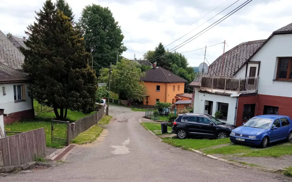 Oprava komunikace v Dobrošově začíná, uzavírka potrvá do července