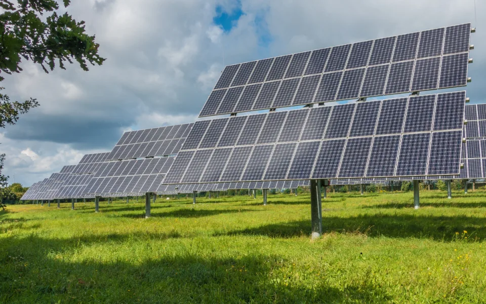 V Hlušicích lidé podpořili sluneční elektrárnu, obec bude s investorem jednat