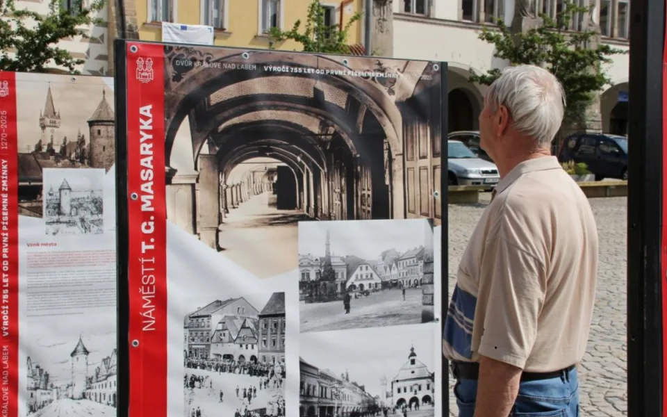 Dvůr Králové slaví 755 let od první písemné zmínky. Události připomíná výstava
