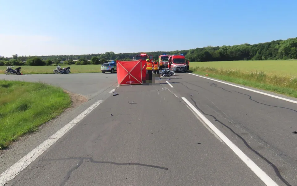 Tragická nehoda u Chlumce nad Cidlinou. O život přišel motorkář