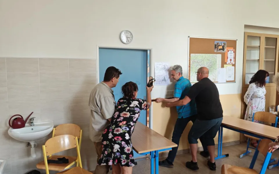 Přes stovku pedagogů cvičilo ve Dvoře Králové obranu před útočníkem ve škole