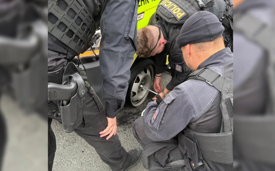 Kolo vyměnili policisté