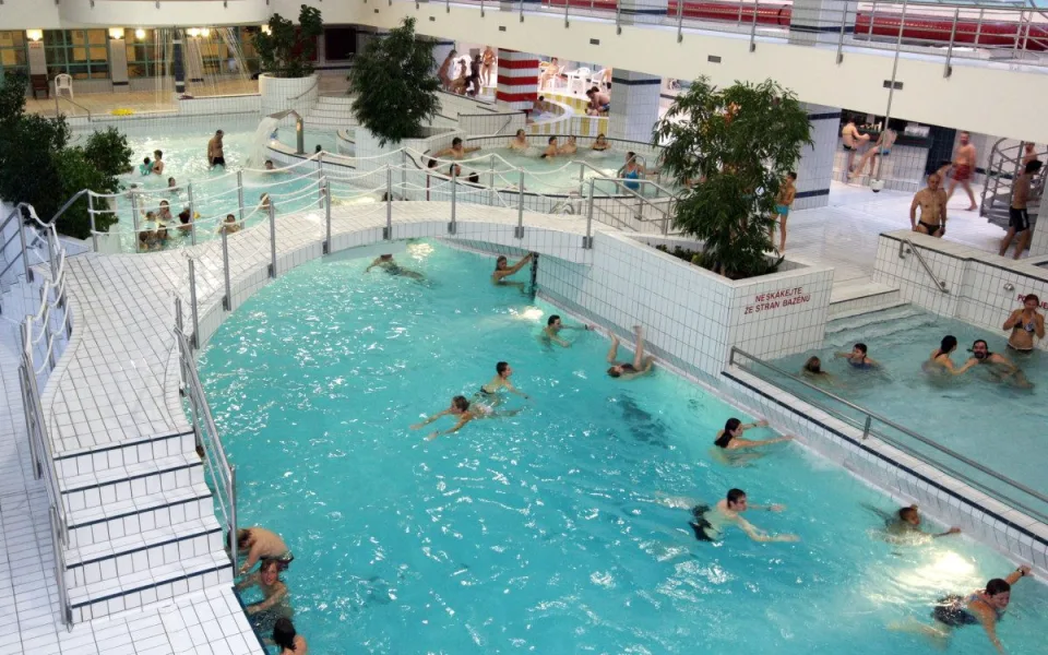 Za vysvědčení do bazénu zdarma. Hradecké lázně chystají odměnu pro děti