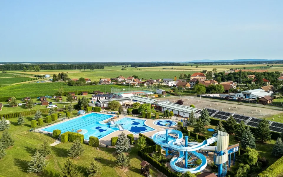 Nejoblíbenějším koupalištěm v Hradeckém kraji je Lodín. Rozhodli o tom čtenáři Drbny