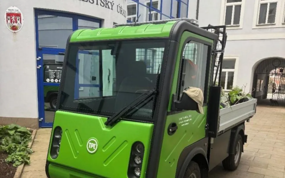 Technické služby ve Dvoře Králové  investovaly do nového elektromobilu