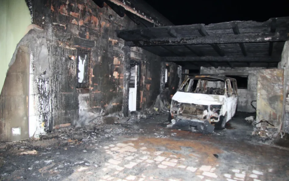Při výrobě pervitinu podpálil garáž rodinného domu. Teď mu hrozí deset let