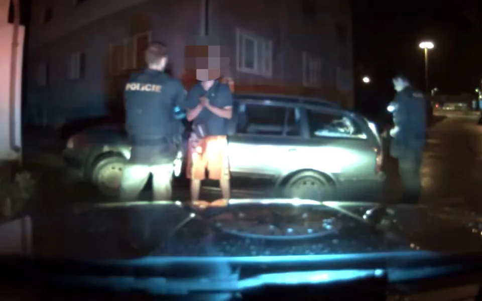 Zdrogovaný muž usedl za volant i přes zákaz. Chytili ho podruhé za týden