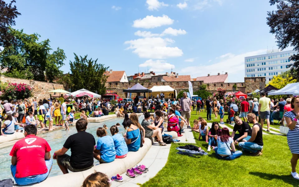Jičínský Food Festival slaví jubileum: přijďte ochutnat světové chutě