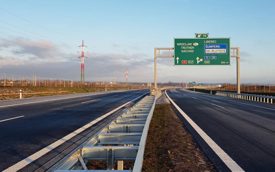 Hradec znovu změří hluk z dálnice D11 v Plačicích. Měření proběhne už počtvrté