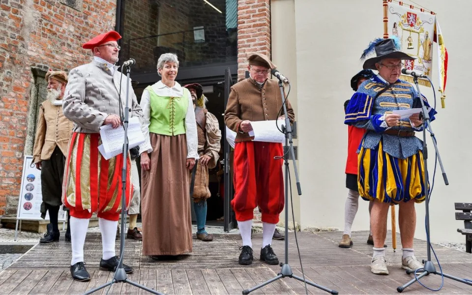Ceremoniál zvoníků: centrem Hradce projde dobový průvod. Bude slyšet Augustin