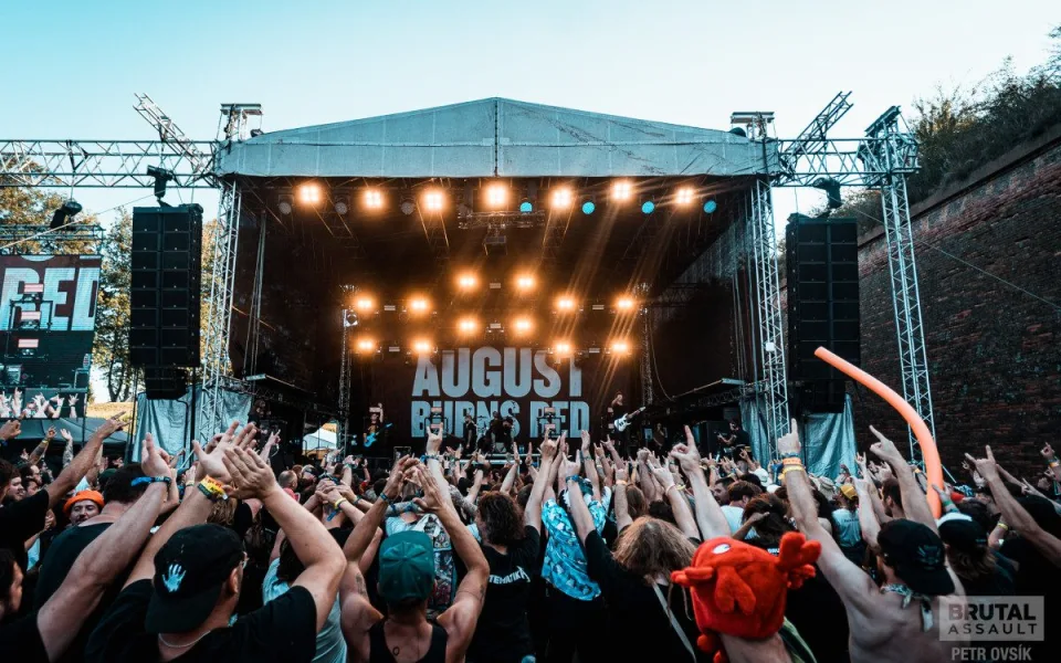 Kultura pod křídly kraje: finanční jistotu dostal metal, jazz i bitva u Chlumce