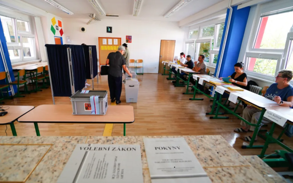 Strany v hradeckém kraji sázejí na kontaktní kampaň. Lákají i na ping-pong