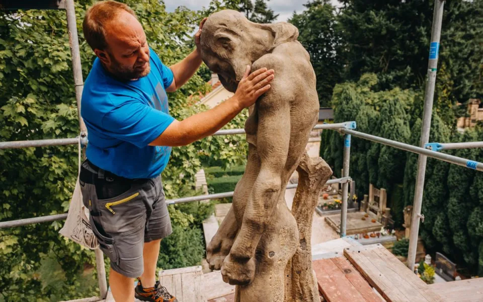 Hořice se dočkají opravené vstupního portálu na hřbitov