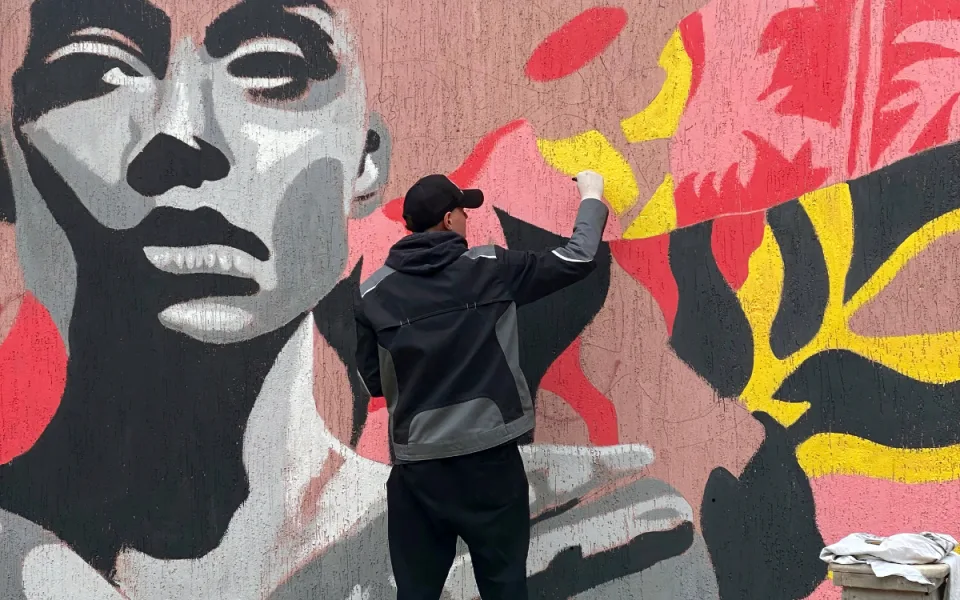 Street art festival Město promění Dvůr Králové v mekku umění