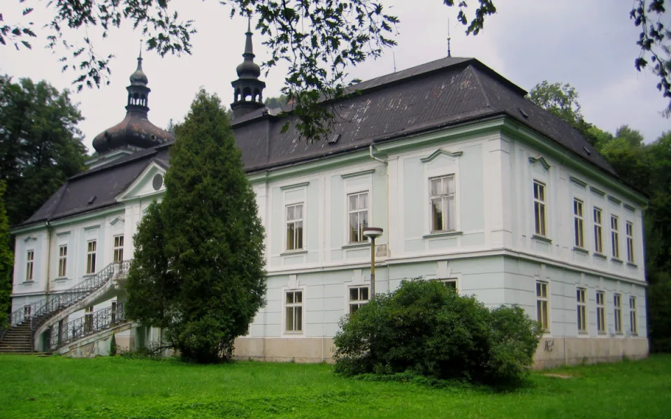 Obnova vyhořelého zámku v Horním Maršově na Trutnovsku má souhlas památkářů