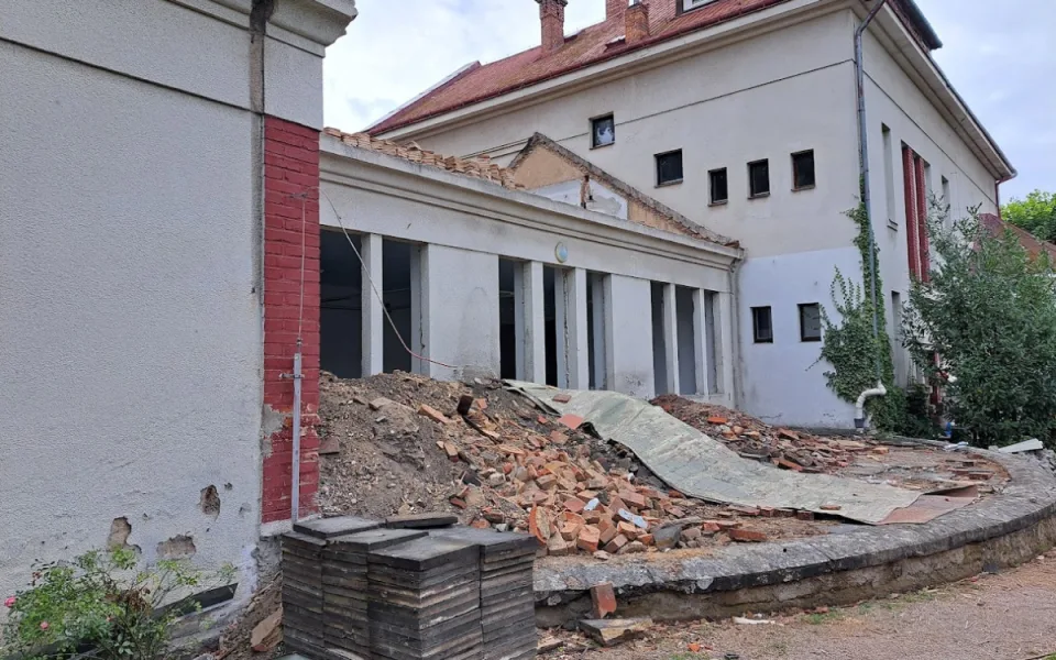 Oprava Knihovny V. Čtvrtka v Jičíně bude mít půlroční zpoždění a bude dražší