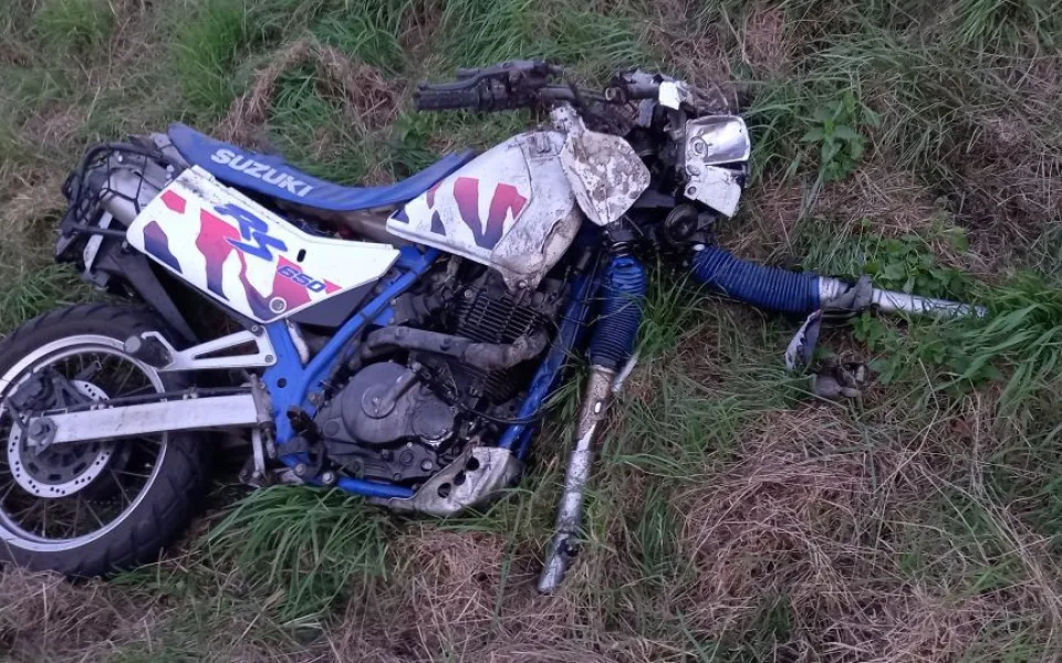 U Lochenic vyhasl život mladého motocyklisty, zemřel po střetu s osobním autem